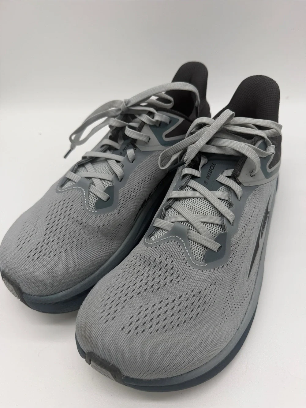 ALTRA men's torin 8 shoe in gray